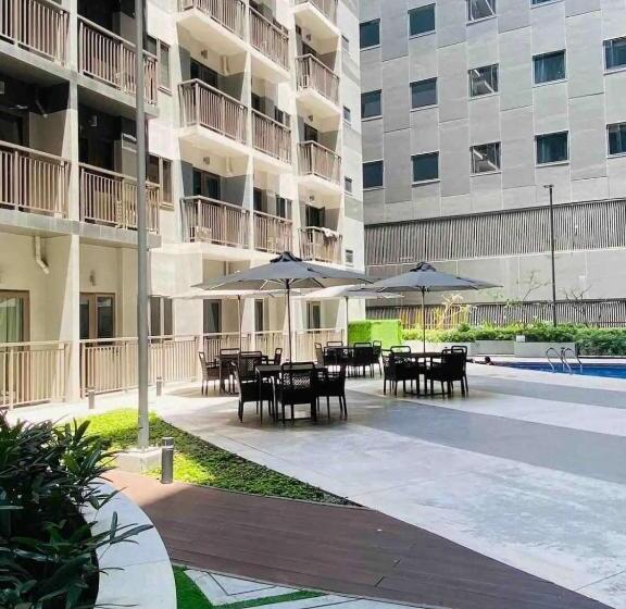 발코니가 있는 스위트, Luxern Suite At S Residences