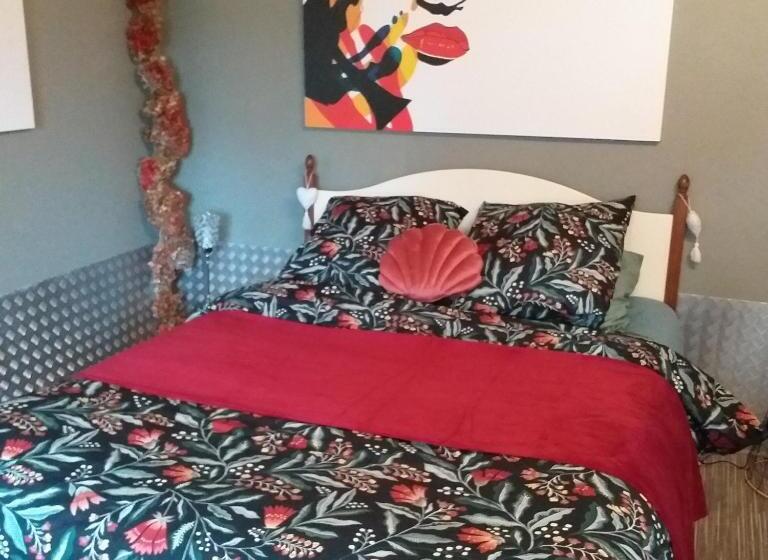 חדר סטנדרט לארבעה, The Annex