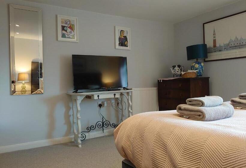 غرفة قياسية, Ash Rooms