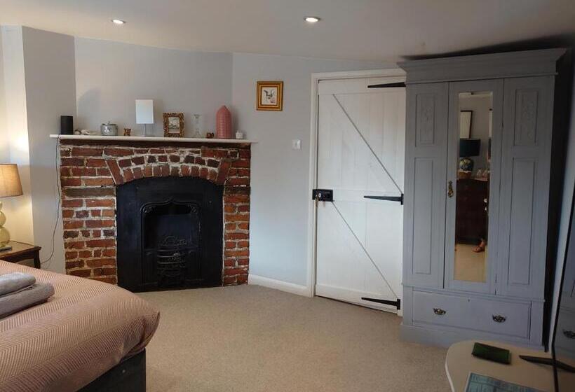 غرفة قياسية, Ash Rooms