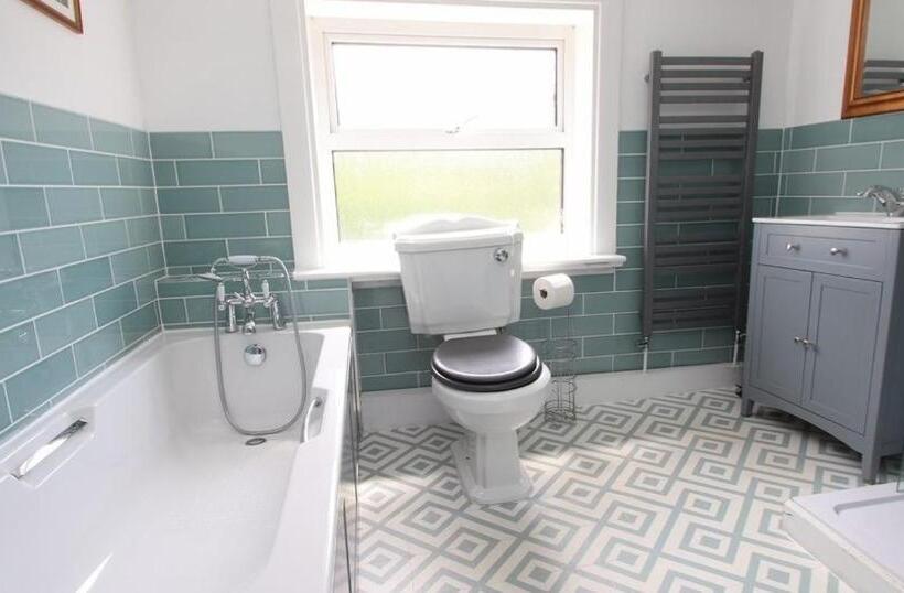 غرفة قياسية, Ash Rooms