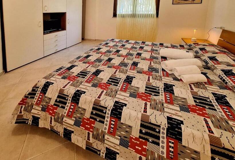 آپارتمان 1 خوابه با تراس, Pineta Azzurra