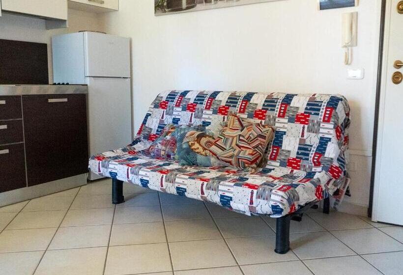 آپارتمان 1 خوابه با تراس, Pineta Azzurra