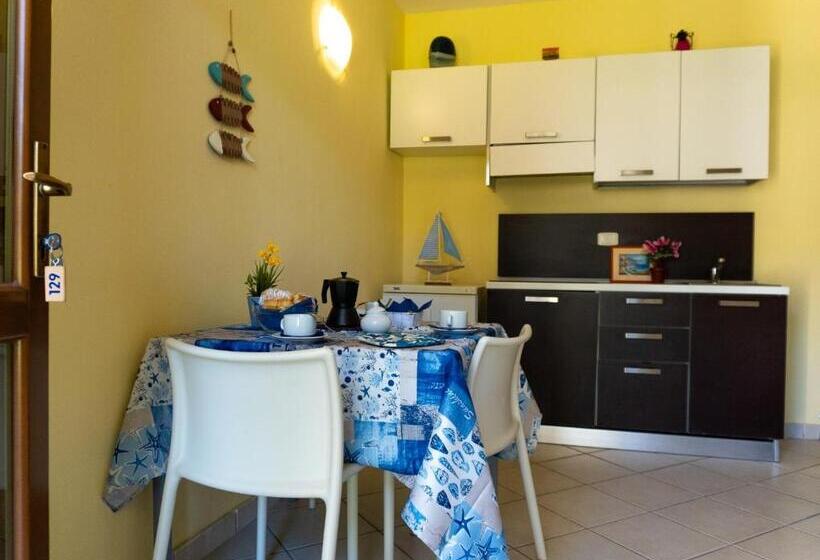 استودیو استاندارد با چشمانداز باغ, Pineta Azzurra