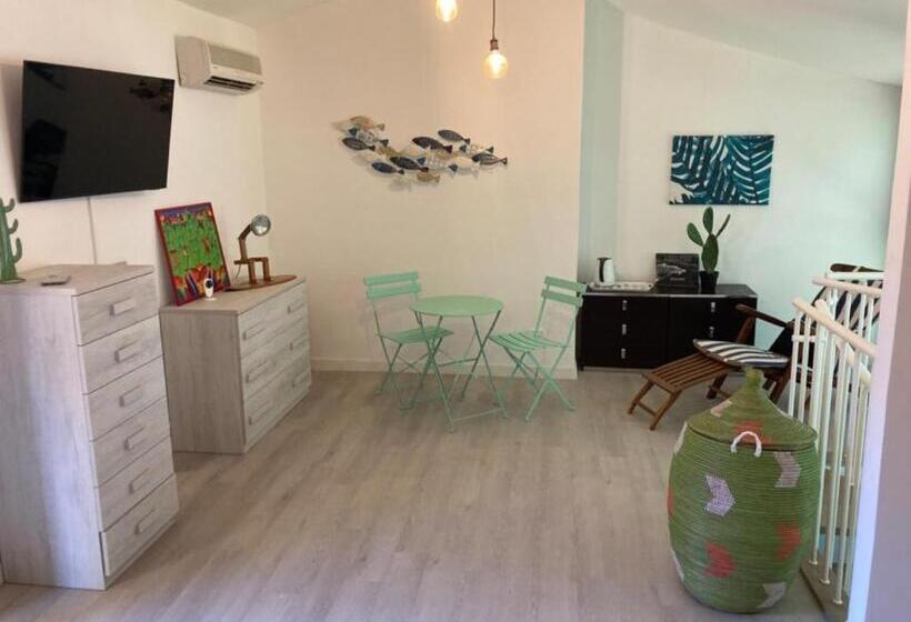 آپارتمان 1 خوابه با تراس, Pineta Azzurra