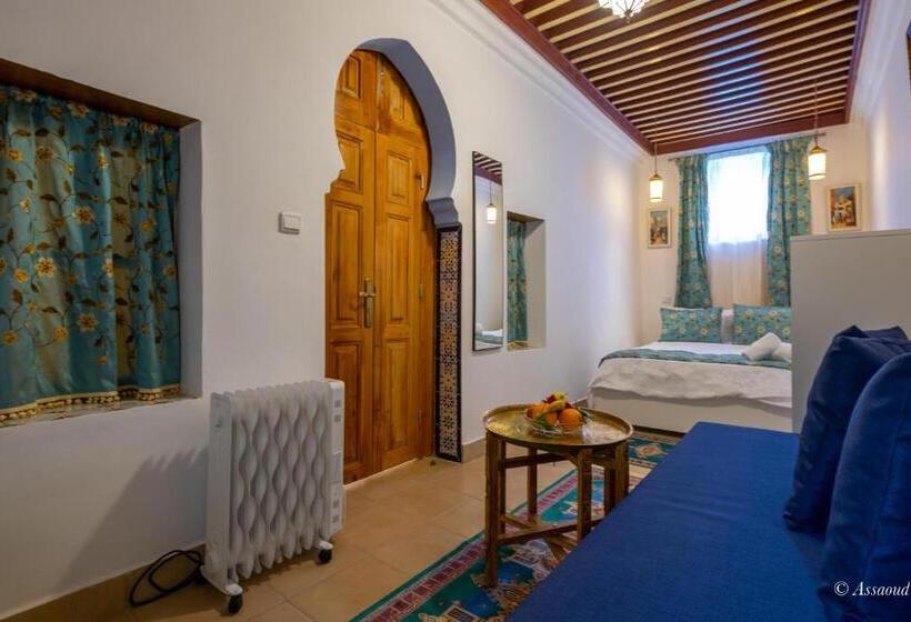 חדר דלוקס, Riad Bin Souaki