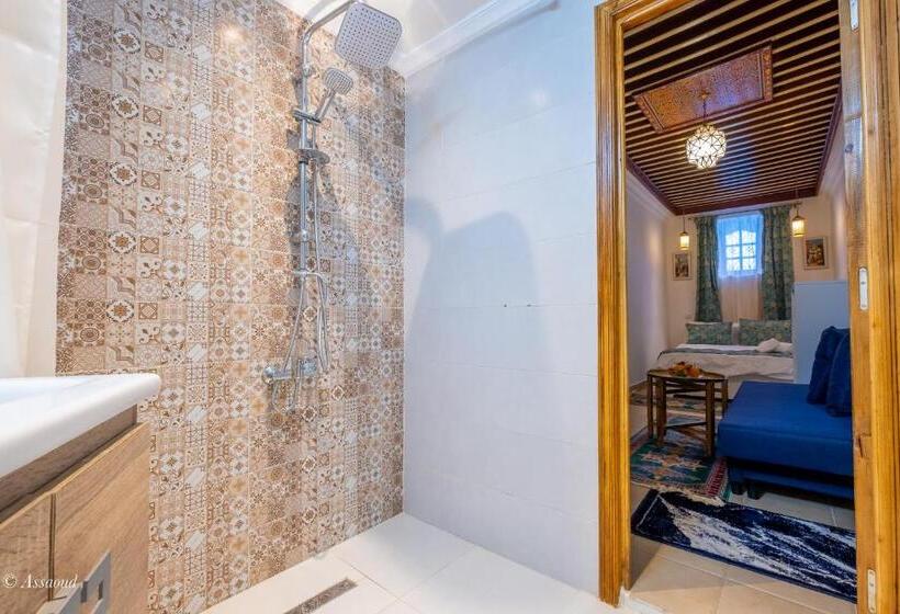 חדר דלוקס, Riad Bin Souaki