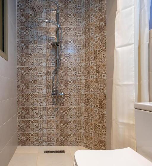 חדר דלוקס, Riad Bin Souaki