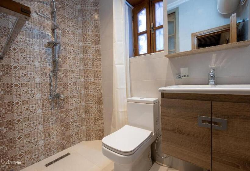 חדר דלוקס, Riad Bin Souaki