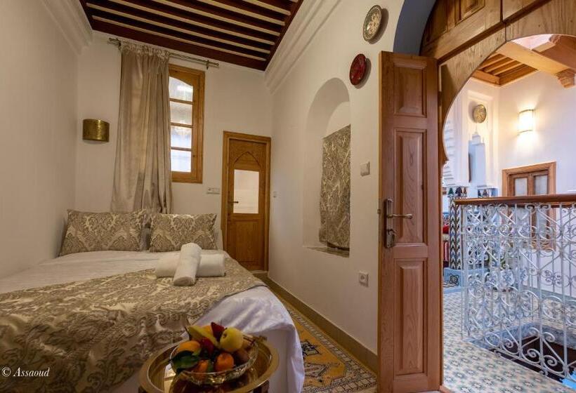 Номер Deluxe, Riad Bin Souaki