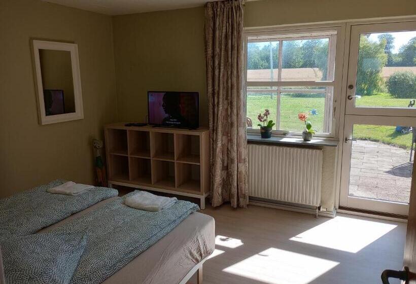 غرفة قياسية مزوَّدة بتراس, Annex88 B&b