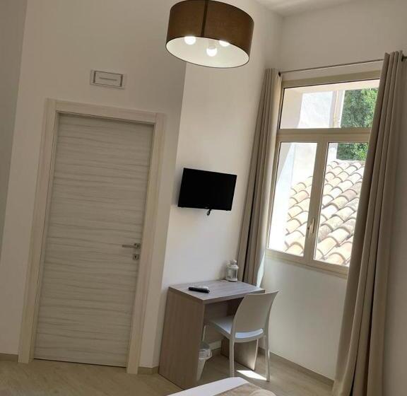 اتاق استاندارد با تخت بزرگ, Colle Greco