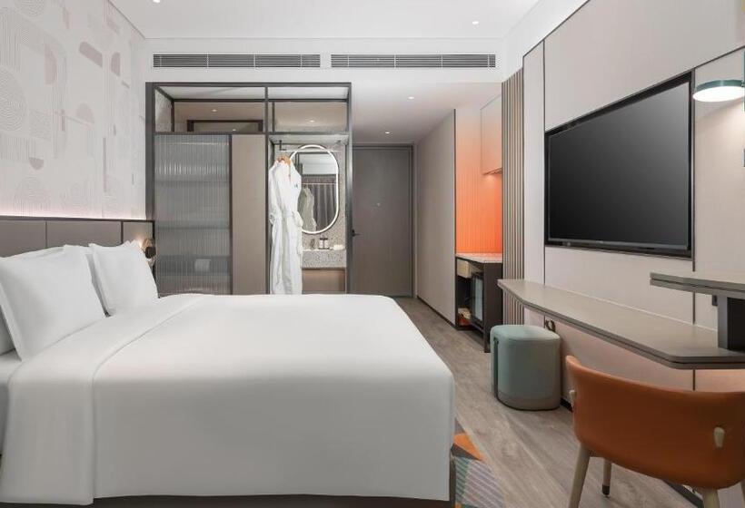 キングサイズベッドのスタンダードルーム, Even Hotel Zhongshan City Center, An Ihg