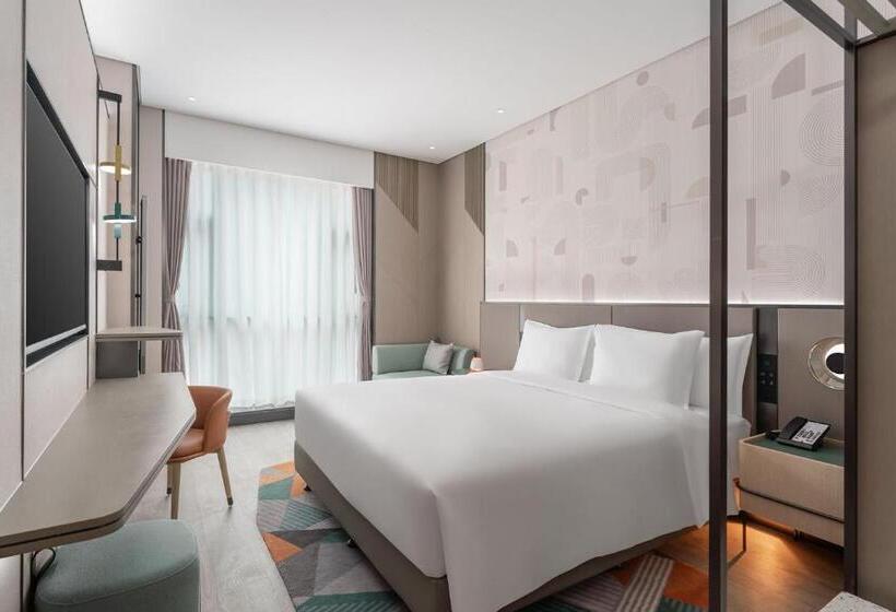 キングサイズベッドのスタンダードルーム, Even Hotel Zhongshan City Center, An Ihg