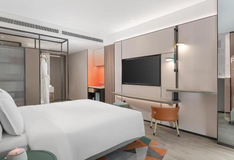 キングサイズベッドのスタンダードルーム, Even Hotel Zhongshan City Center, An Ihg