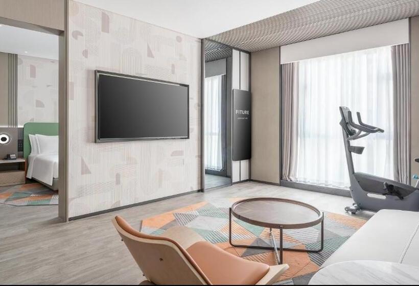 キングサイズベッドのスイートルーム, Even Hotel Zhongshan City Center, An Ihg