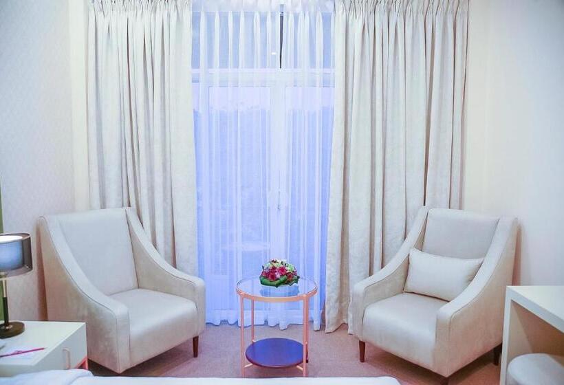 주니어 스위트, Devon Rest