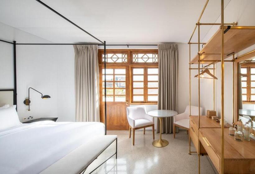 スタンダードルーム, The Charleston