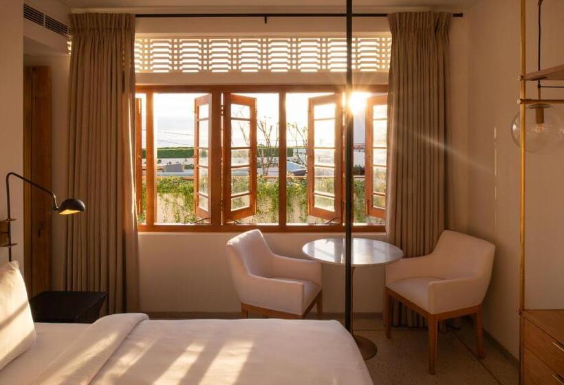 スタンダードルーム, The Charleston