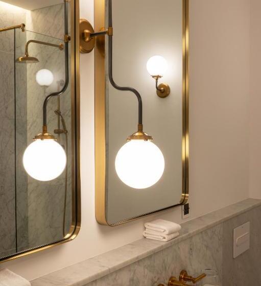 スタンダードルーム, The Charleston