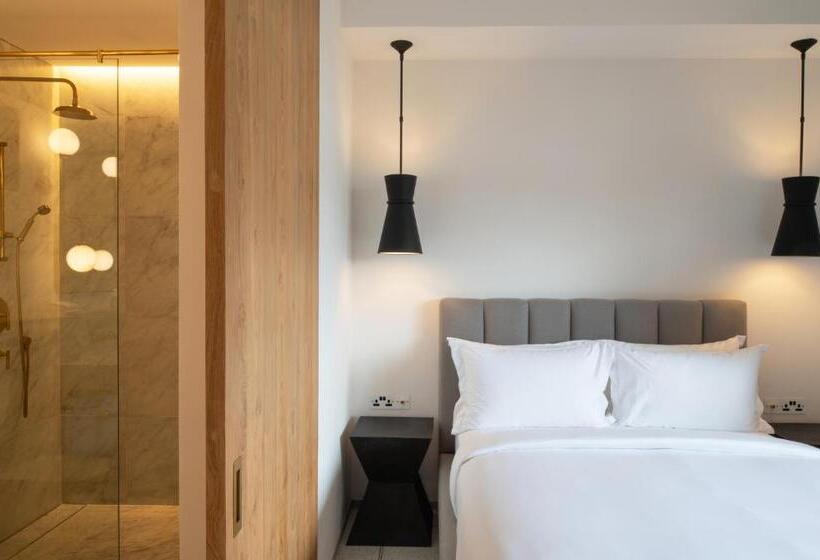 スタンダードルーム, The Charleston