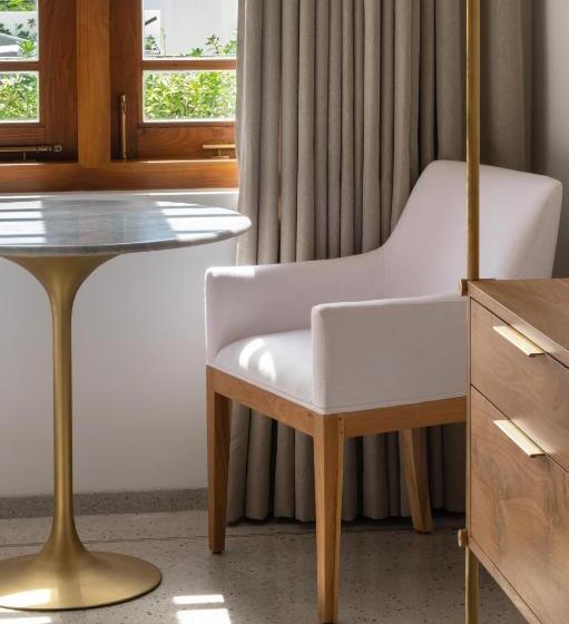 スタンダードルーム, The Charleston