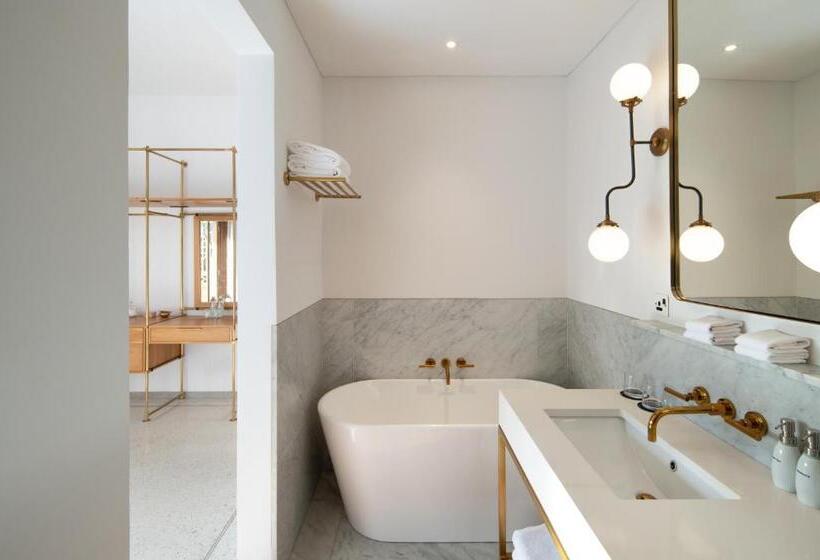 テラス付きスタンダードルーム, The Charleston