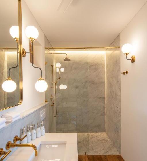 バルコニー付きスタンダードルーム, The Charleston