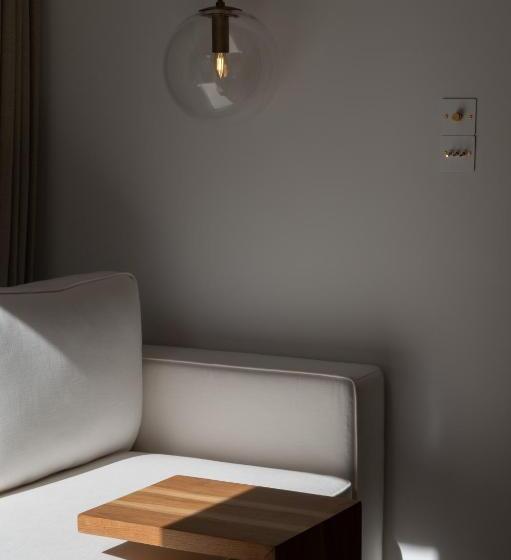 バルコニー付きスタンダードルーム, The Charleston