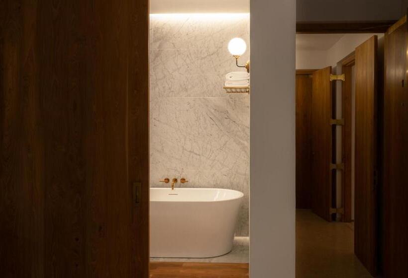 バルコニー付きスタンダードルーム, The Charleston