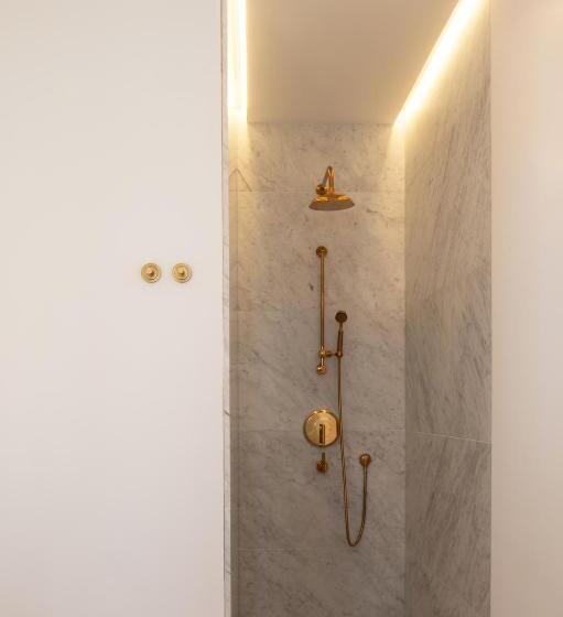 スタンダードルーム, The Charleston