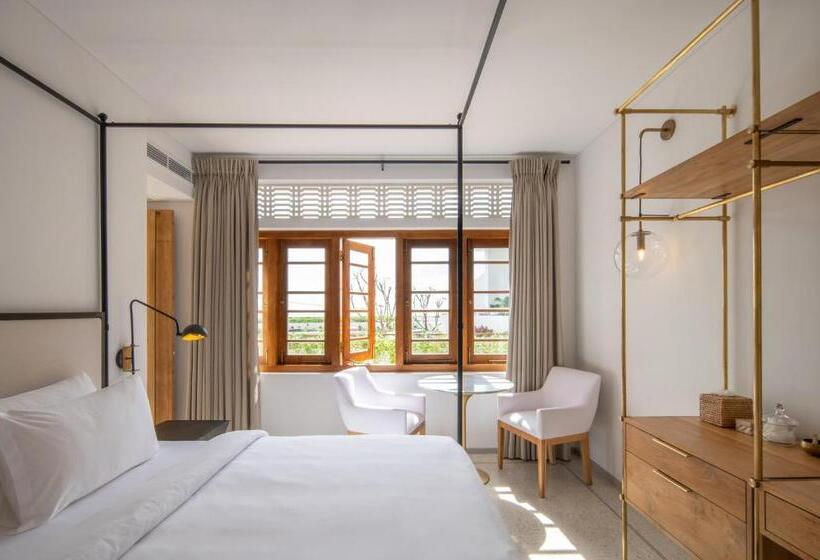 スタンダードルーム, The Charleston