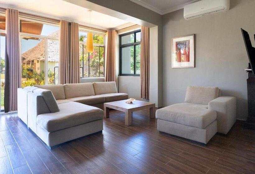 דירת 2 חדרי שינה עם נוף לגינה, Aquamarina Hotel