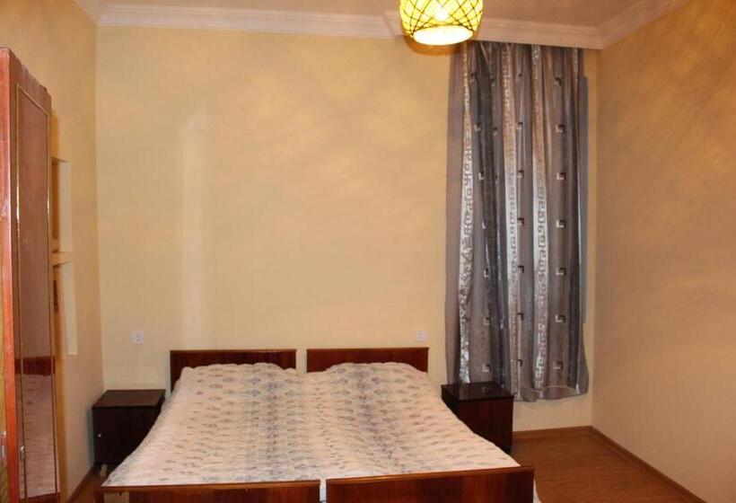اتاق استاندارد سه نفره, Guest House Daviti