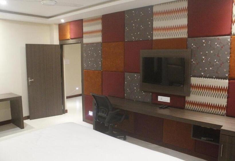 غرفة قياسية سرير كينج, Gk Palace Pure Veg