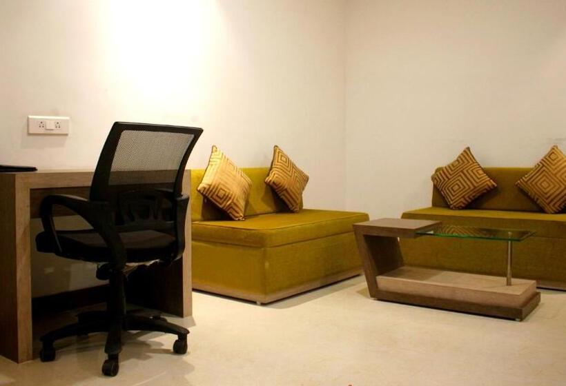 غرفة قياسية سرير كينج, Gk Palace Pure Veg