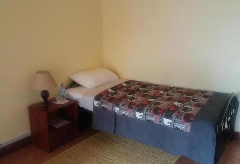 اتاق استاندارد یک نفره, Maktau Mountain Lodge