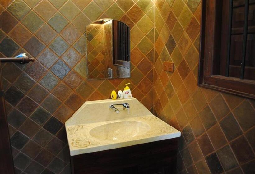 חדר סטנדרט נוף לגינה, The Kabok Villa By Vivanya