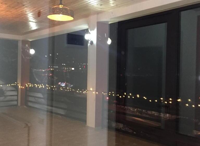 اتاق استاندارد سه تخته با چشمانداز, Tradition