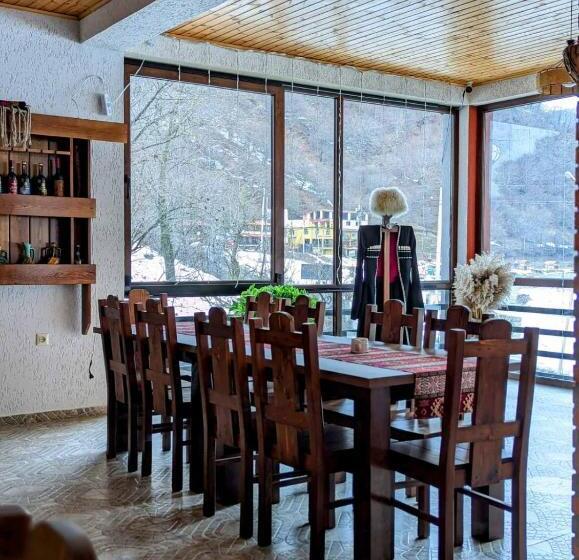 اتاق استاندارد سه نفره, Tradition