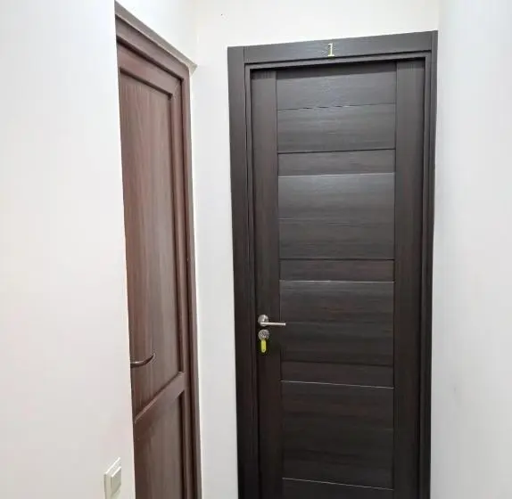 اتاق اکونومی, Tradition