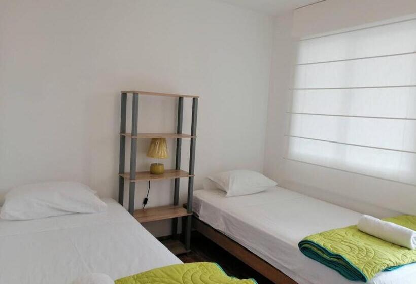 اتاق استاندارد با سرویس بهداشتی مشترک, Malu House   Peru   Lima