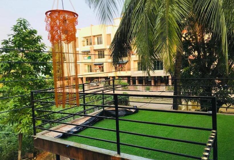 חדר משפחתי, Mhatre S Guest House