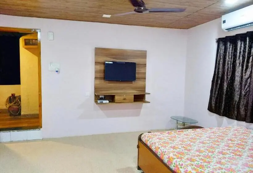ファミリールーム, Mhatre S Guest House