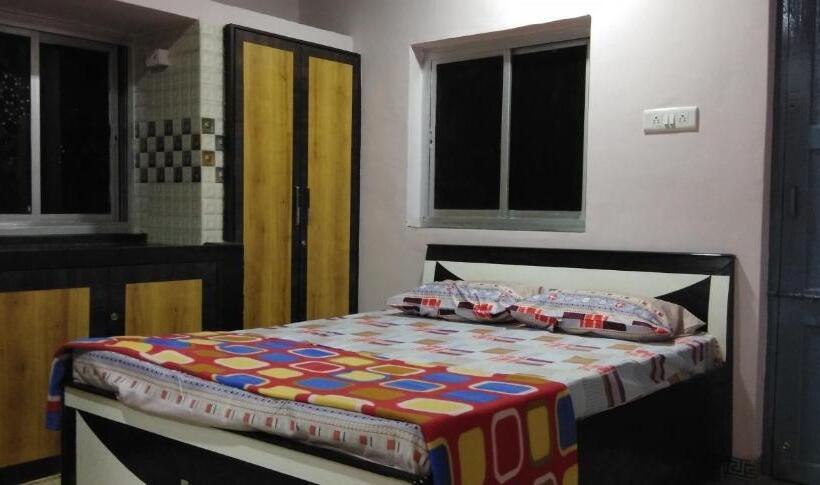 חדר משפחתי, Mhatre S Guest House