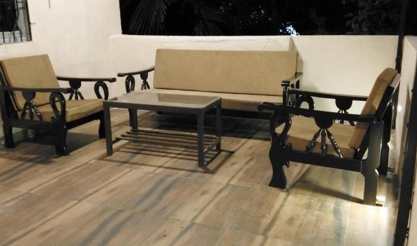Семейный Номер, Mhatre S Guest House