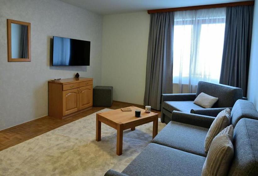 سوییت خانوادگی, Vila Danica