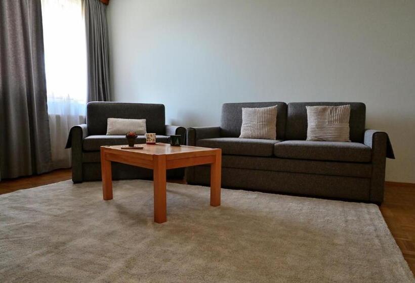 سوییت خانوادگی, Vila Danica