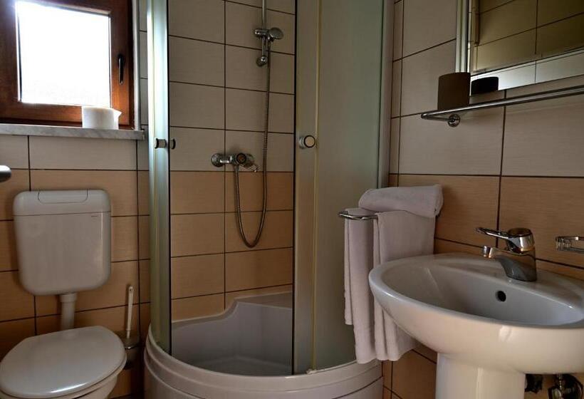 Deluxe Suite King Bed, Vila Danica