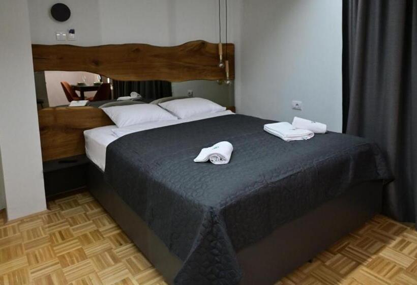 استودیوی لوکس, Vila Danica